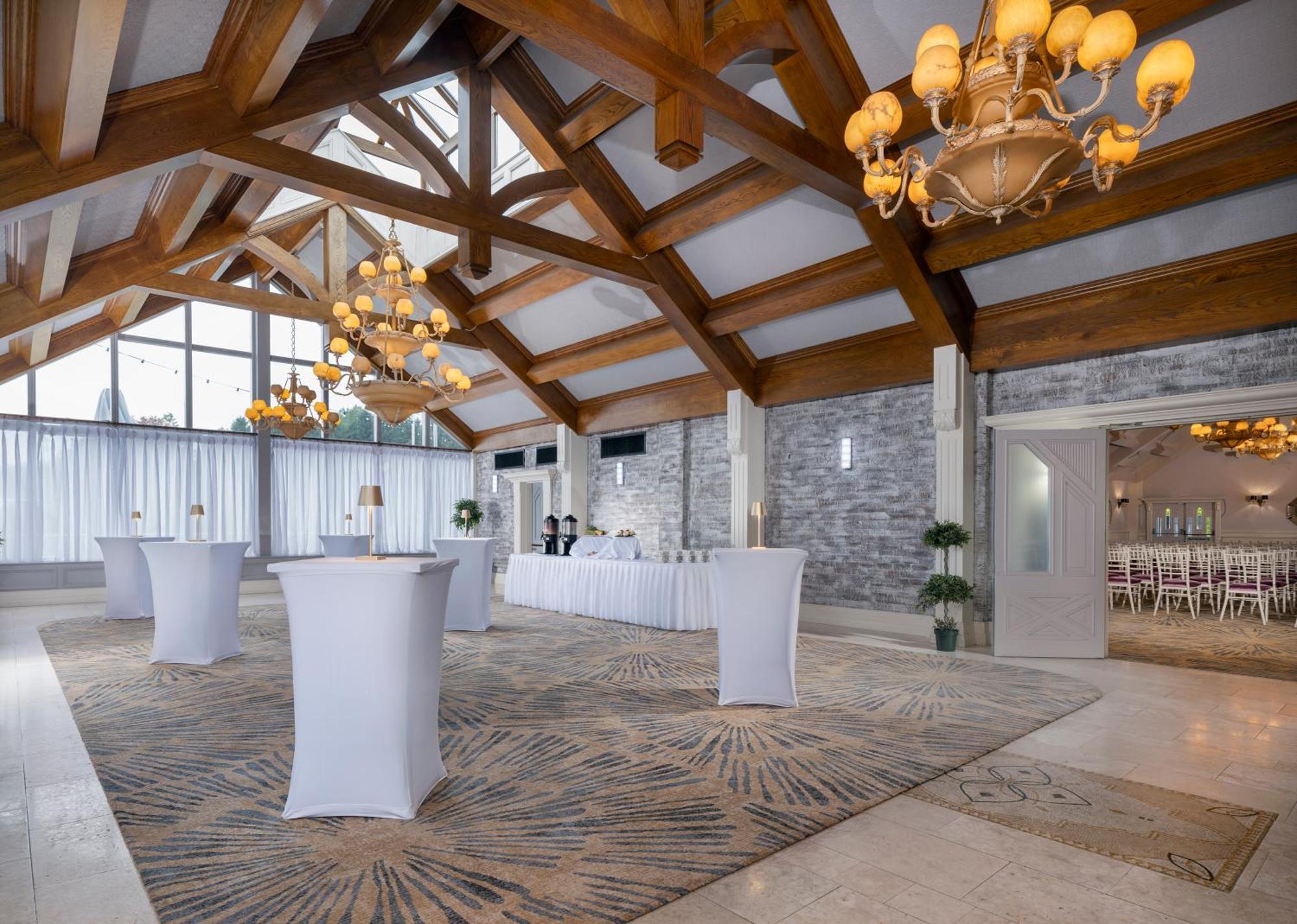 Treacys Oakwood Hotel, Shannon Exterior photo