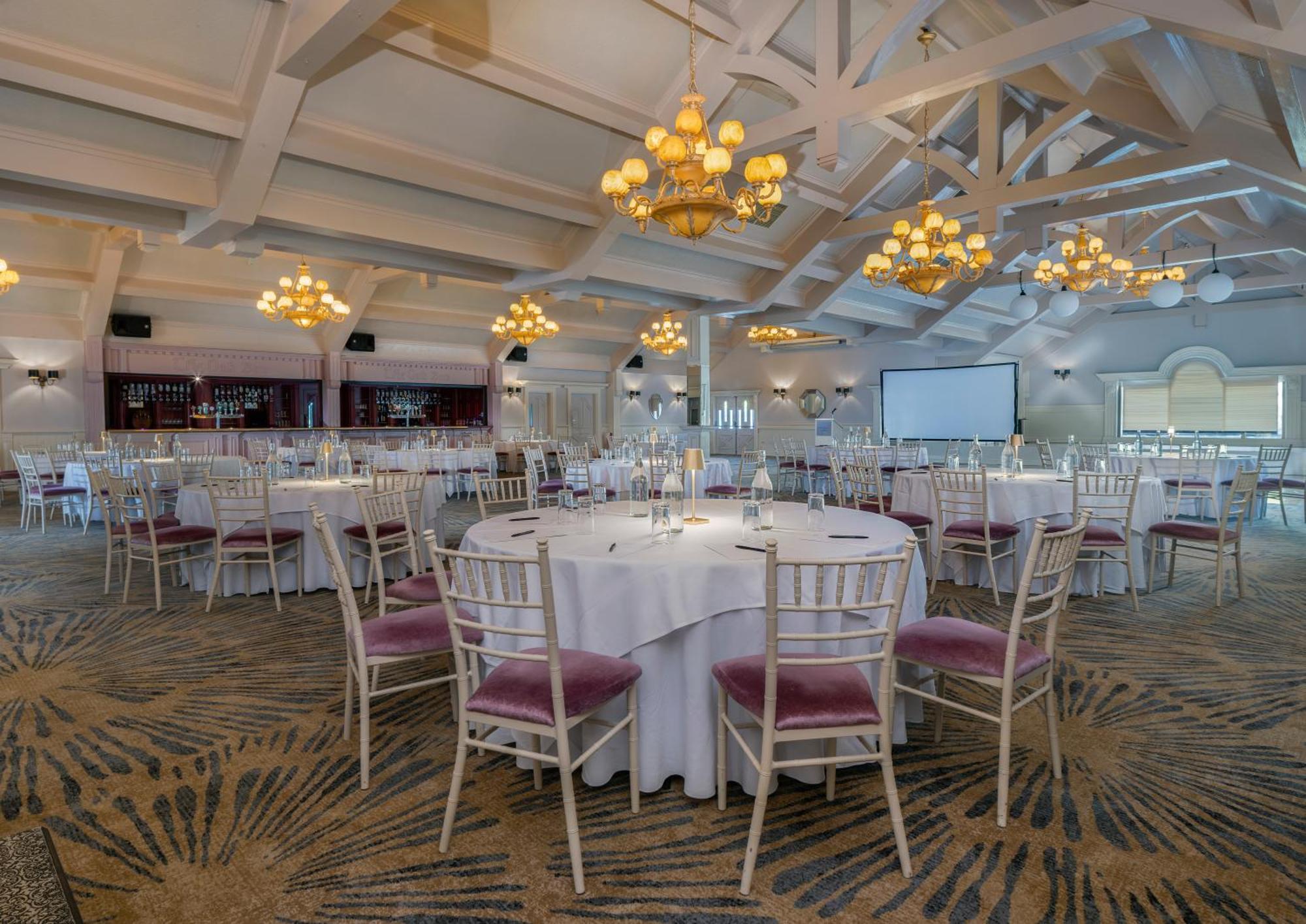 Treacys Oakwood Hotel, Shannon Exterior photo